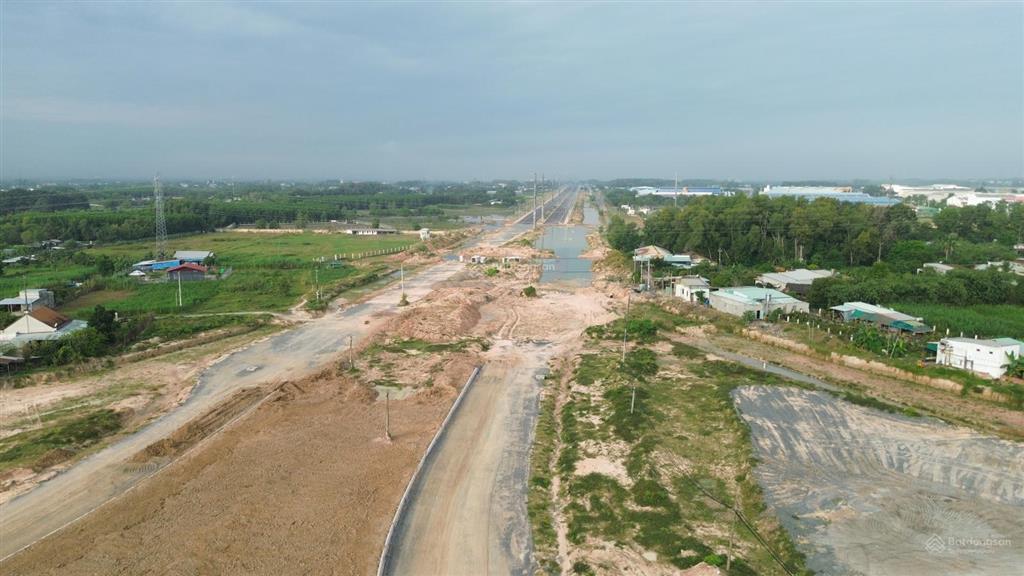 Mặt tiền bùng binh vành đai 3 phú thạnh, 2.600m, vị trí vàng kinh doanh hiếm có