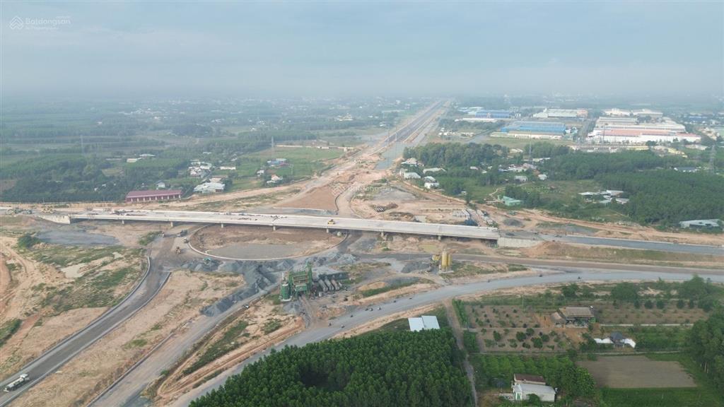 Mặt tiền bùng binh vành đai 3 phú thạnh, 2.600m, vị trí vàng kinh doanh hiếm có