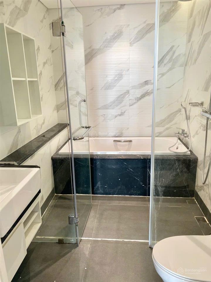 Mình chính chủ cần bán căn góc 3 ngủ 126 m2 giá trực tiếp 12.x tỷ king palace.  0356 179 ***