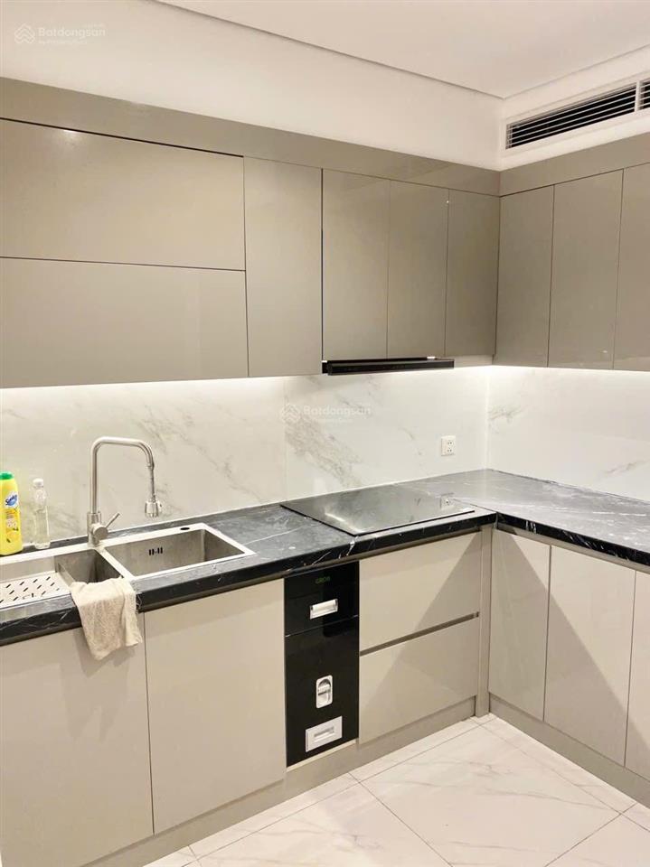 Mình chính chủ cần bán căn góc 3 ngủ 126 m2 giá trực tiếp 12.x tỷ king palace.  0356 179 ***