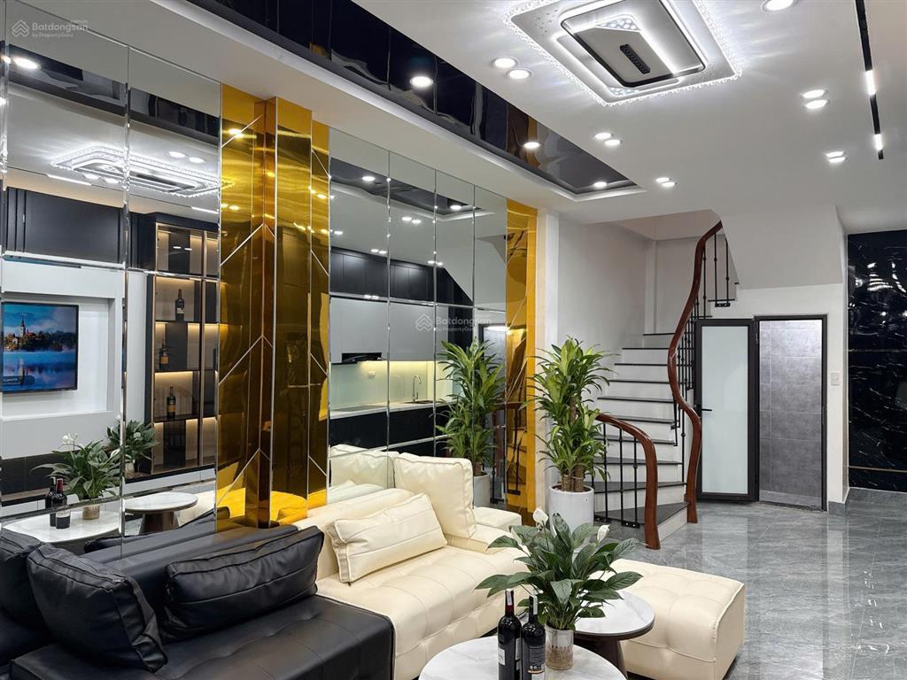 Bán nhà riêng 4pn, 4wc tại ngõ 211, ngách 82, số nhà 09, khương trung, 8,95 tỷ, 35m2  0356 179 ***