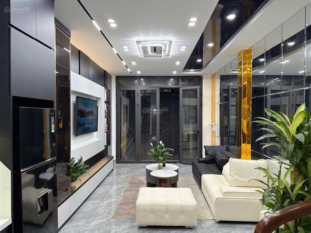 Bán nhà riêng 4pn, 4wc tại ngõ 211, ngách 82, số nhà 09, khương trung, 8,95 tỷ, 35m2  0356 179 ***