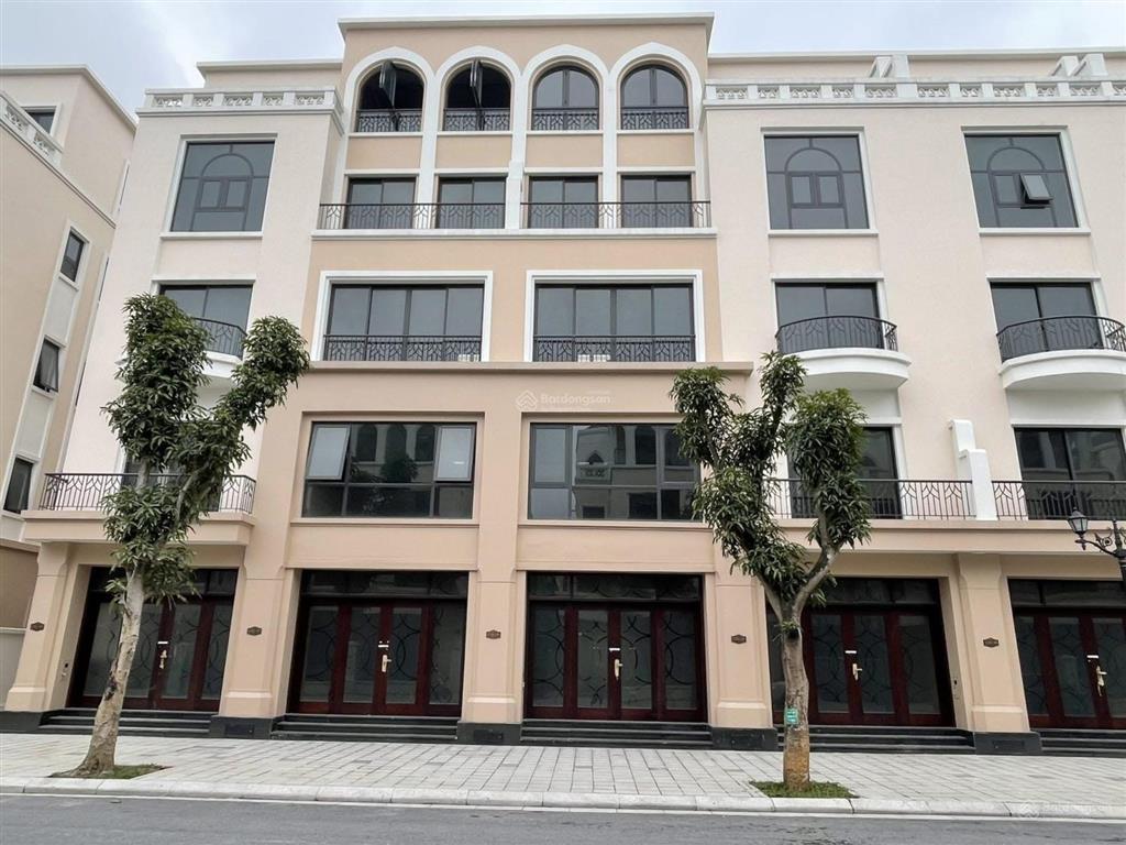 Chủ cắt lỗ bán gấp căn 65m2 đã hoàn thiện giá chỉ 8.5 tỷ bao phí sẵn sổ đỏ tại vinhomes oceanpark2