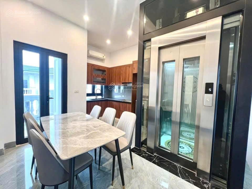 Nhà hoàn thiện full 5 tầng sẵn nội thất có sẵn thang máy gần chung cư chỉ 10 tỷ bao trọn thuế phí