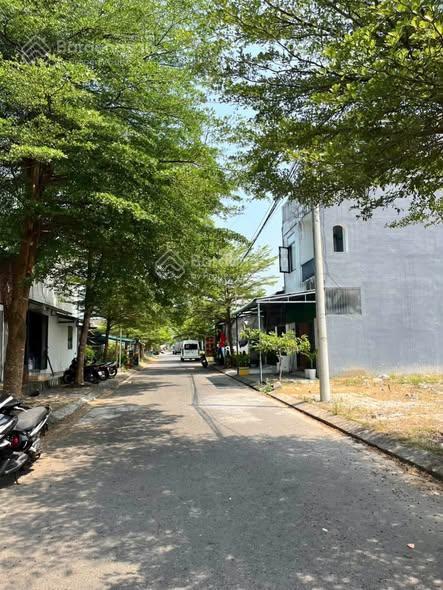 Bán lô mt đường cao sơn 7  ngũ hành sơn (sát bãi tắm tân trà), dt 90m2 giá 4,1 tỷ.  0942 992 ***