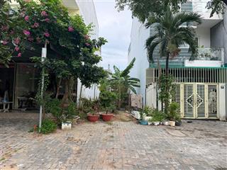 Bán lô mt đường phạm hữu nhật (trục 15m thông biển) đối diện núi nhs. giá 10,4 tỷ.  0942 992 ***