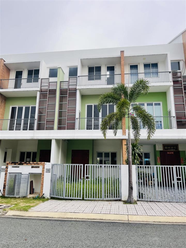 Cần bán nhanh nhà 3 tầng tại sun casa 1 hòa phú  tp mới bình dương. giá giảm