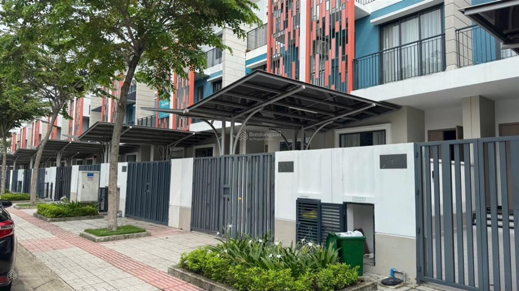 Căn 1 trệt 1 lầu giá 2,9 tỷ trong kđt sun casa central cách thành phố mới chỉ 10 phút đi xe