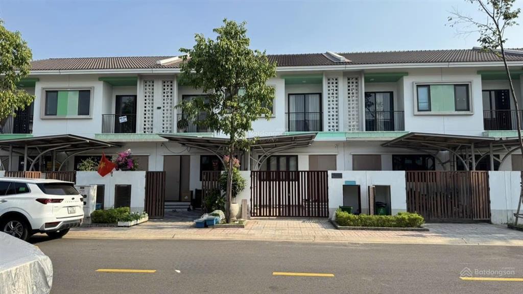 Căn 1 trệt 1 lầu giá 2,9 tỷ trong kđt sun casa central cách thành phố mới chỉ 10 phút đi xe