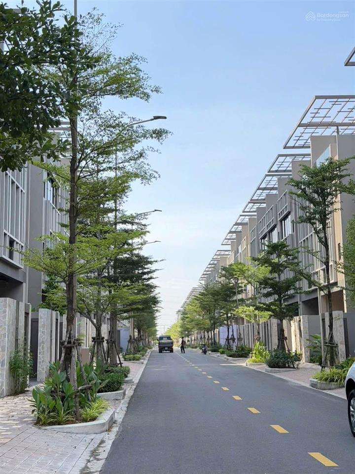 Bán nhà phố the orchard  giá hấp dẫn chỉ 9tỷ6. vị trí đẹp, hỗ trợ vay.