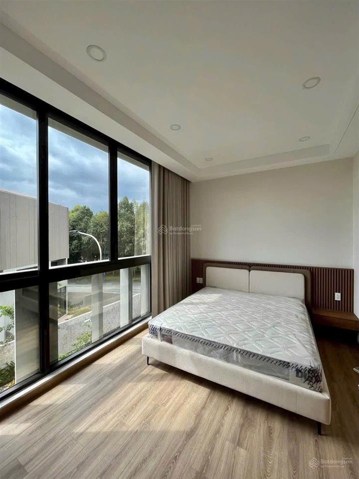Cho thuê nhà phố the orchard căn sẻ khe, 4pn full nội thất cao cấp. giá chỉ 38tr/tháng