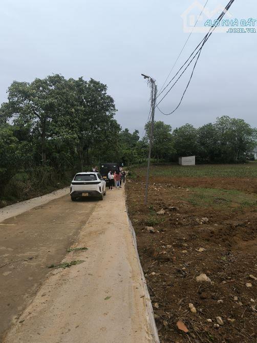 Bán lô đất Cao Ngọc sát đường liên xã, oto ngủ trong đất, mặt tiền rộng, 103m giá 180triệu