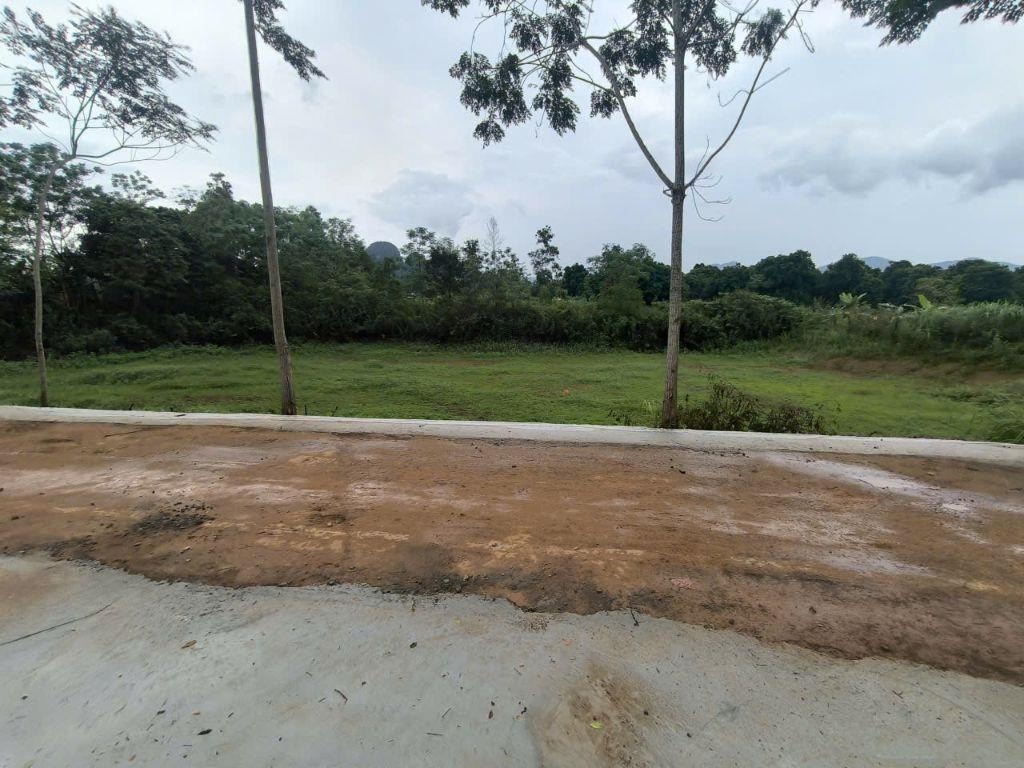 Cần bán gấp lô đất trung tâm phố cổ Ngọc Lặc view hồ, ngõ thông, oto ngủ trong đất giá  577triệu