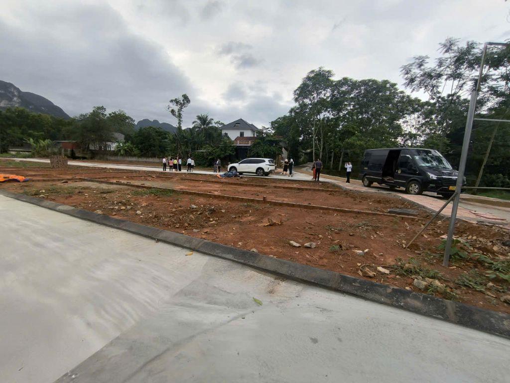 Cần bán gấp lô đất trung tâm phố cổ Ngọc Lặc view hồ, ngõ thông, oto ngủ trong đất giá  577triệu