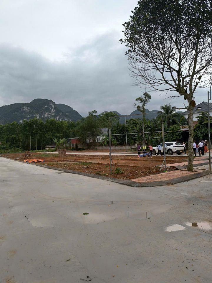 Cần bán gấp lô đất trung tâm phố cổ Ngọc Lặc view hồ, ngõ thông, oto ngủ trong đất giá  577triệu