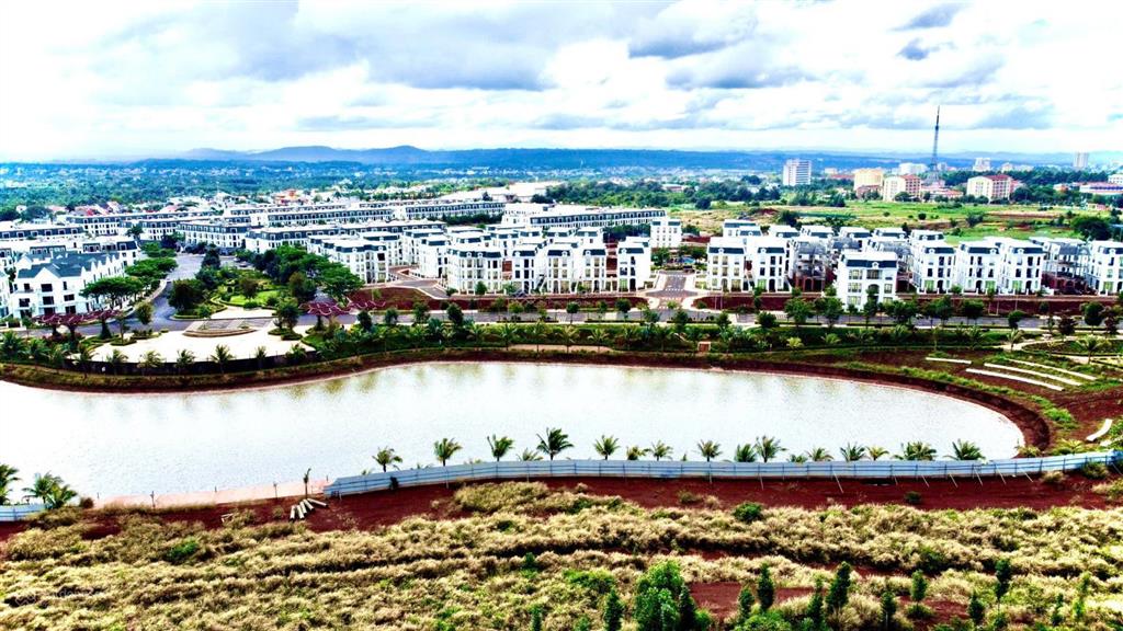 Cần chuyển nhượng căn biệt thự song lập đường hướng dương 50m giá tốt.