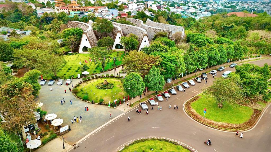 Shophouse đã hoàn thiện, thang máy, khu trung nguyên giá tốt. sẵn sổ công chứng ngay, vị trí đẹp