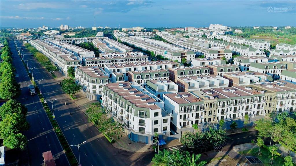 Bán shophouse 4 tầng đường nguyễn chí thanh giá tốt, sẵn sổ, vị trí đắc địa
