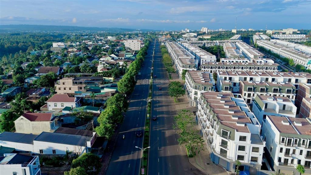 Bán shophouse 4 tầng đường nguyễn chí thanh giá tốt, sẵn sổ, vị trí đắc địa