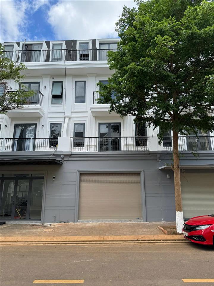 Bán shophouse 4 tầng đường nguyễn chí thanh giá tốt, sẵn sổ, vị trí đắc địa