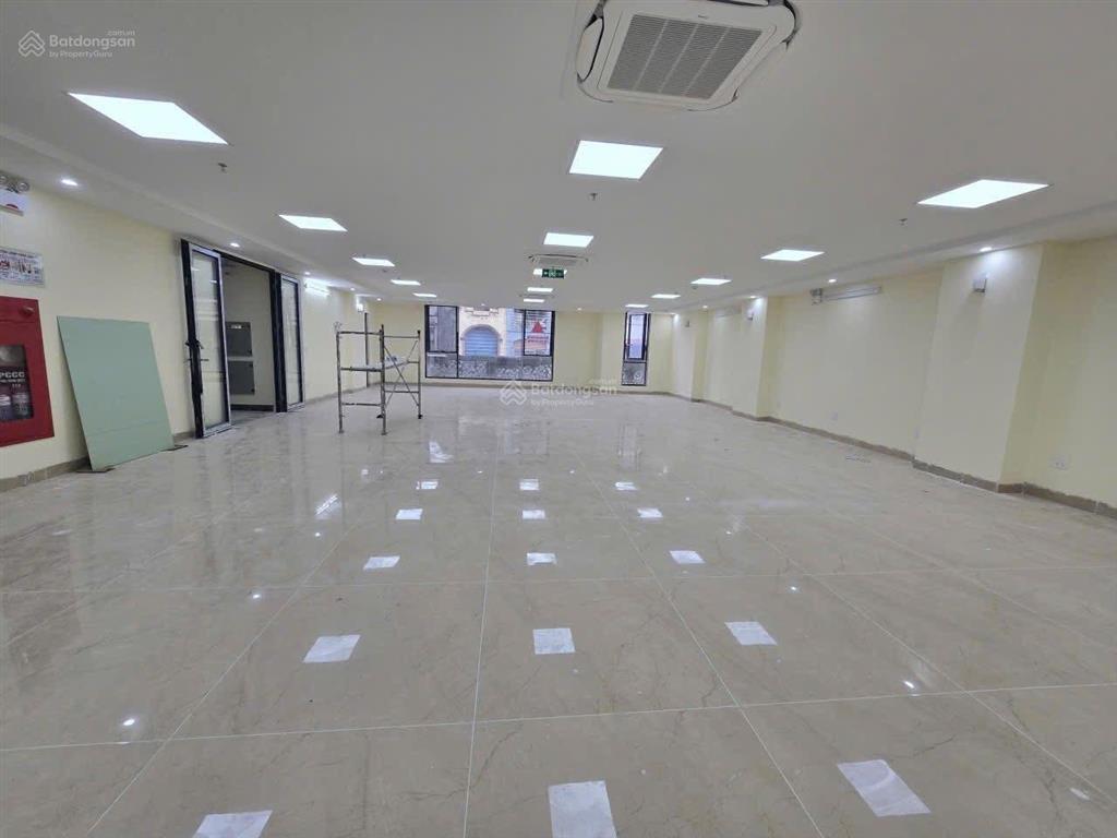 Hạ sốc 20 tỷ. bán toà văn phòng mặt phố vương thừa vũ  hoàn văn thái, 200m2 x 9t. mt 12m. 147 tỷ.