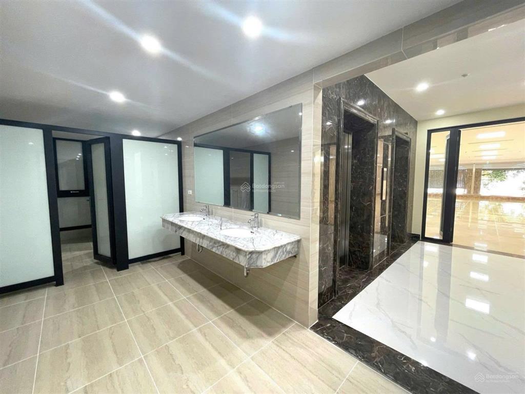 Bán toà văn phòng 2 mặt tiền mặt phố hoàng ngân  nguyễn thị định, 370m2 x 11t. mt 12m. 350 tỷ.