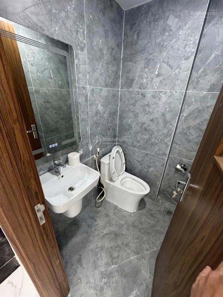 Bán toà văn phòng phố nguyên hồng  huỳnh thúc kháng, 60m2 x 10t. mt 5m. 37 tỷ, ô tô tránh