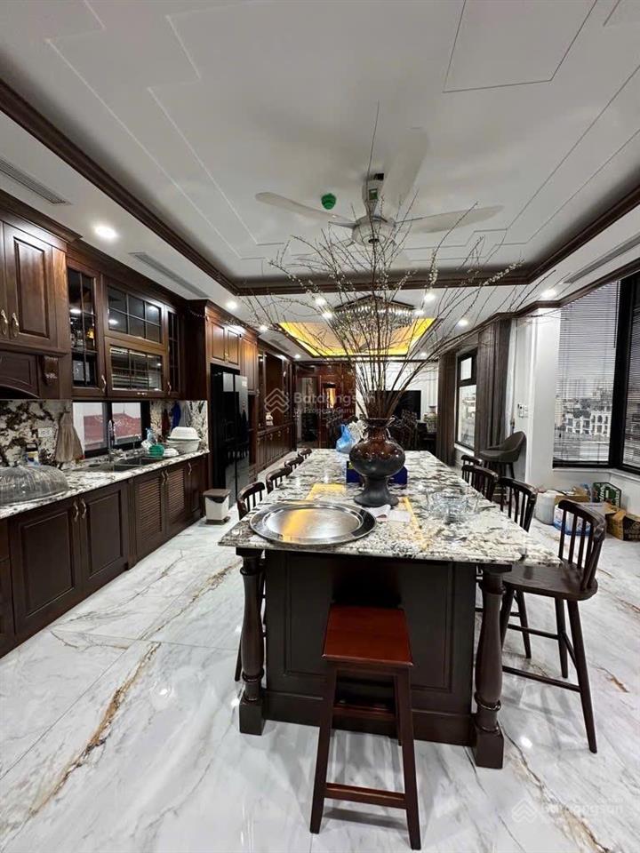 Bán tòa văn phòng mặt phố bạch mai  hai bà trưng, 200m2 x 9 tầng. 180 tỷ.