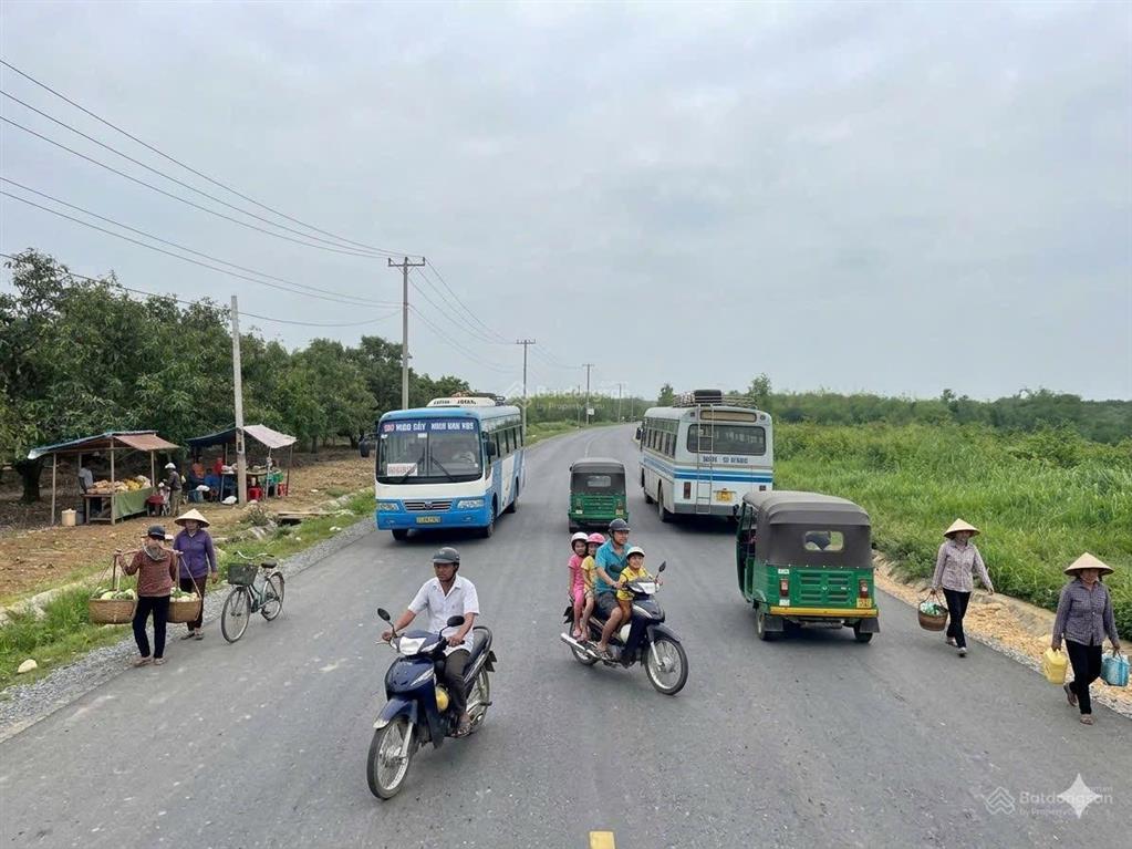 Ngộp nặng  cắt lỗ bán gấp lô mặt tiền đường liên xã. full thổ cư