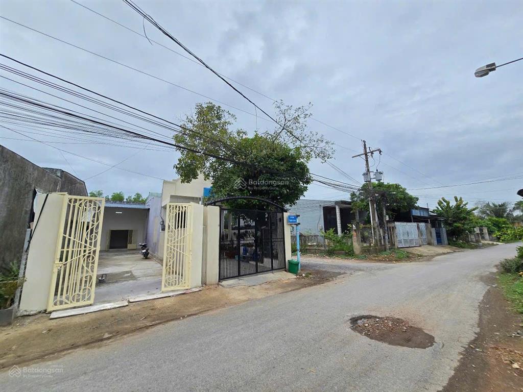 Bán nhà gần nhà thờ đá đông vinh. mặt tiền đường nhựa xe tải né nhau