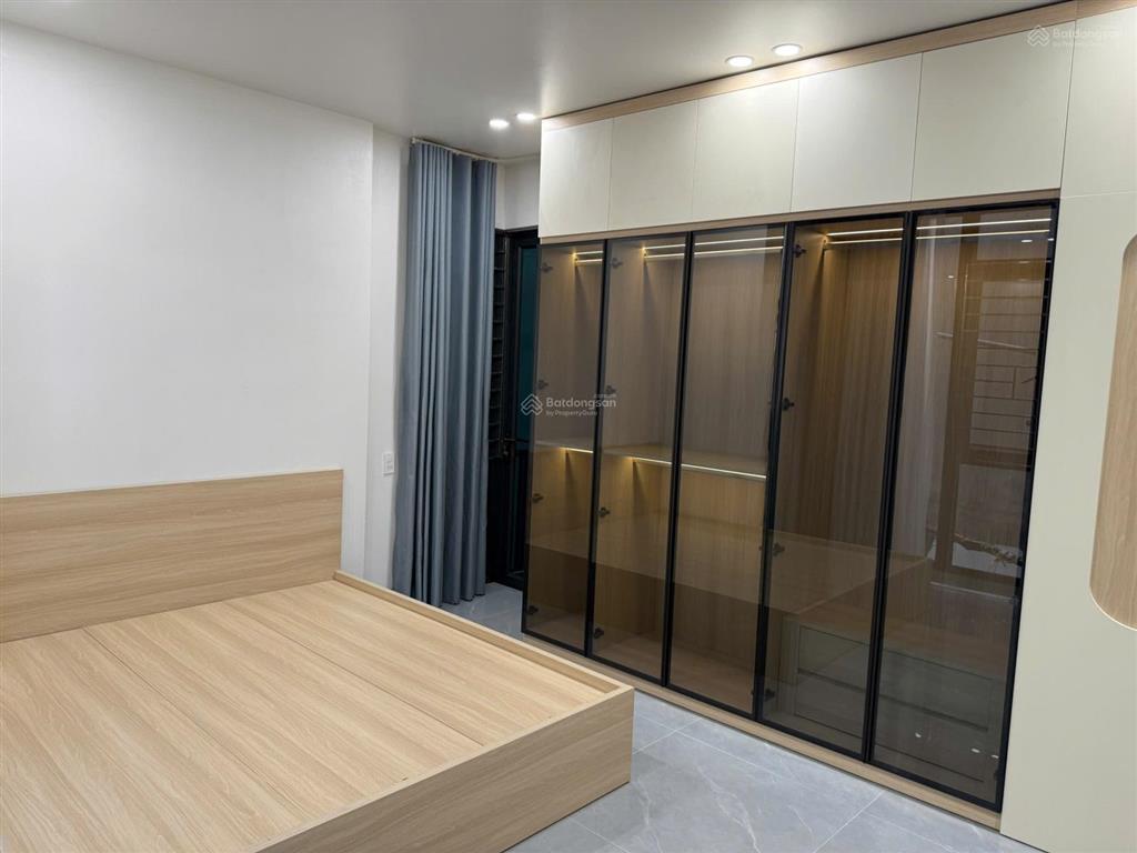 Nhà 4 tầng phường đề thám, sau 1 nhà phố cổ trần hưng đạo, kinh doanh spa, neo