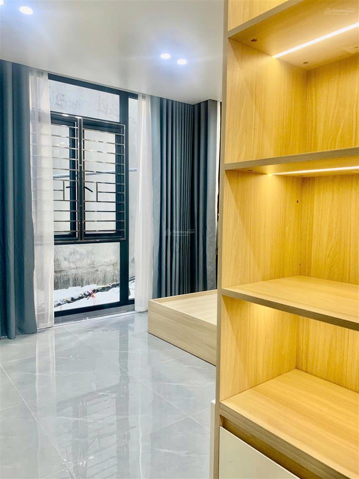 Nhà 4 tầng phường đề thám, sau 1 nhà phố cổ trần hưng đạo, kinh doanh spa, neo