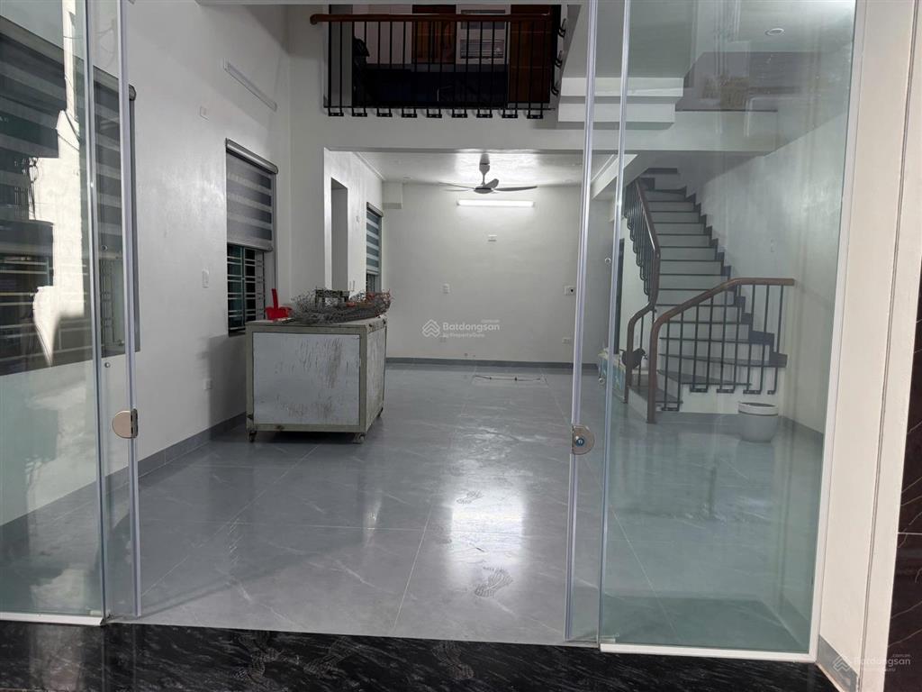 Nhà 4 tầng phường đề thám, sau 1 nhà phố cổ trần hưng đạo, kinh doanh spa, neo