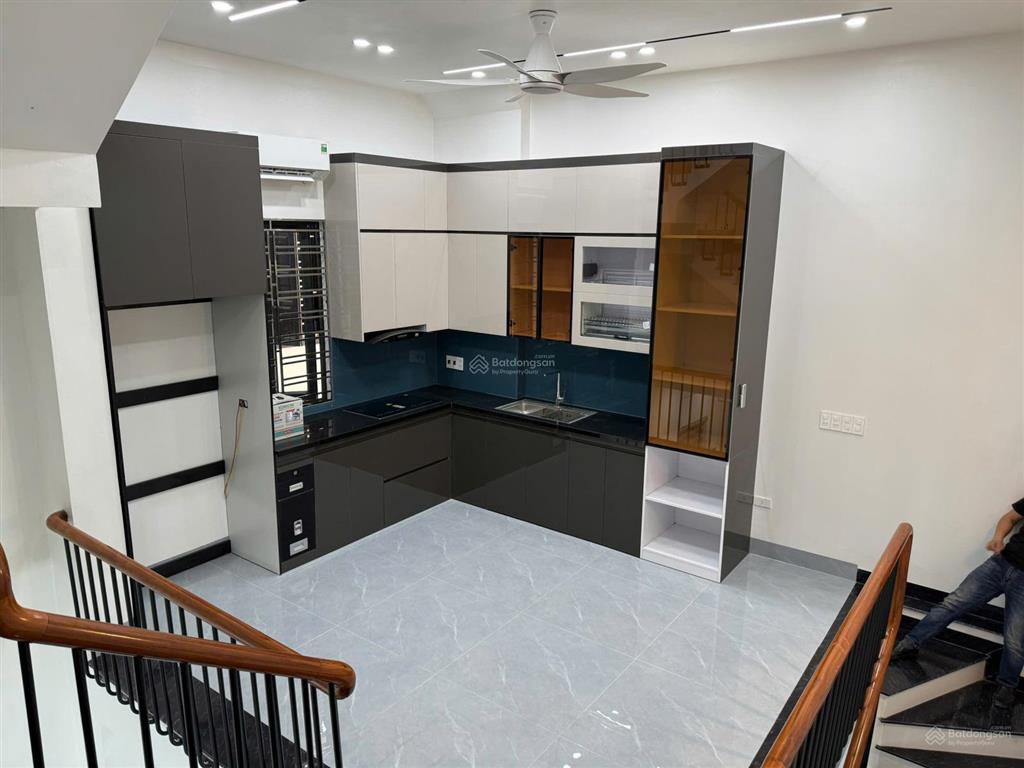 Nhà 4 tầng phường đề thám, sau 1 nhà phố cổ trần hưng đạo, kinh doanh spa, neo