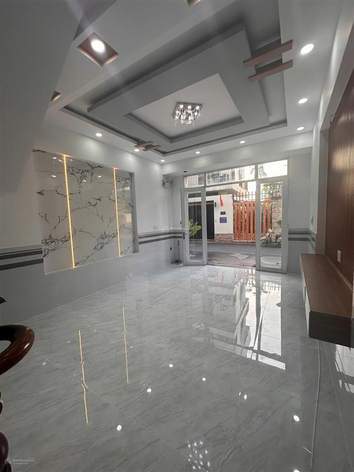 Quận 12, giảm 450tr con 5.85 tỷ bán nhà 4.5 x 15 , đường dọc kênh, xe tải thông, hiệp thành