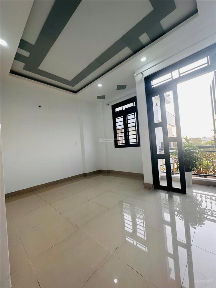 Quận 12, giảm 450tr con 5.85 tỷ bán nhà 4.5 x 15 , đường dọc kênh, xe tải thông, hiệp thành
