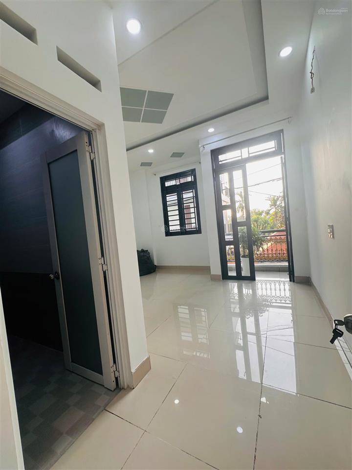 Quận 12, giảm 450tr con 5.85 tỷ bán nhà 4.5 x 15 , đường dọc kênh, xe tải thông, hiệp thành