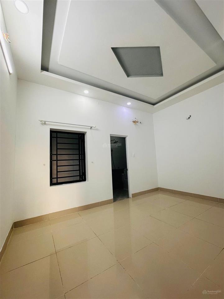 Quận 12, giảm 450tr con 5.85 tỷ bán nhà 4.5 x 15 , đường dọc kênh, xe tải thông, hiệp thành