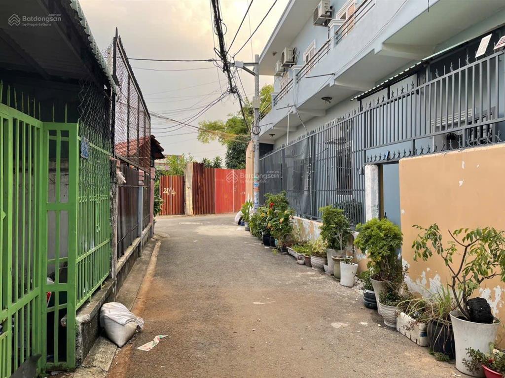 Nhà cấp 4 mới ở ngay 2 tầng gần ủy ban phường tân chánh hiệp xe hơi tới nhà chỉ 30m,chỉ nhỉnh 1.8t