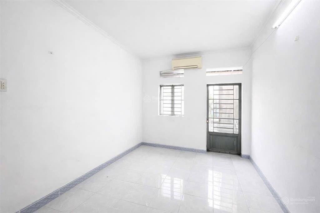 Nhà cấp 4 mới ở ngay 2 tầng gần ủy ban phường tân chánh hiệp xe hơi tới nhà chỉ 30m,chỉ nhỉnh 1.8t