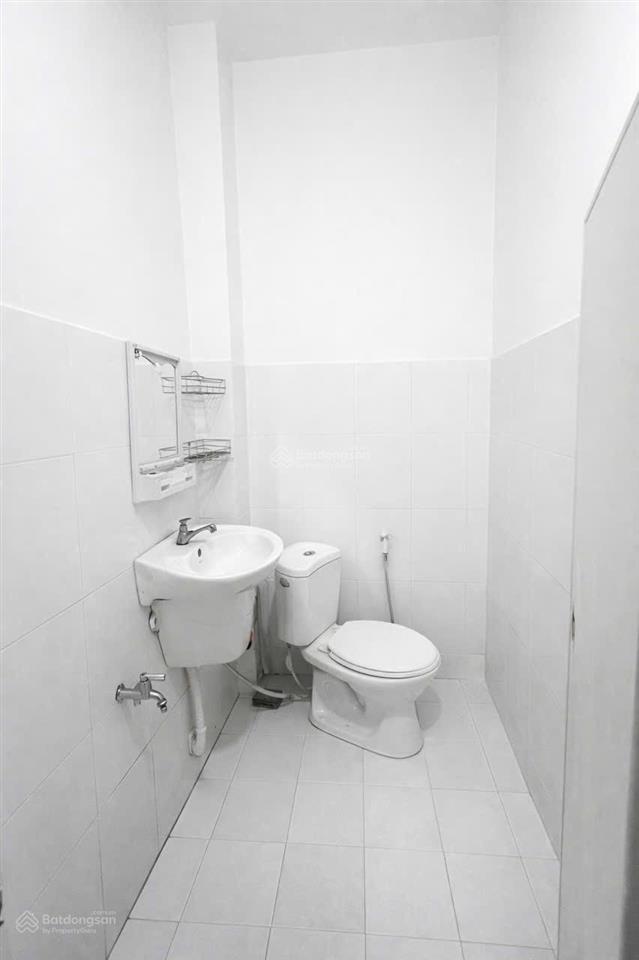 Nhà cấp 4 mới ở ngay 2 tầng gần ủy ban phường tân chánh hiệp xe hơi tới nhà chỉ 30m,chỉ nhỉnh 1.8t
