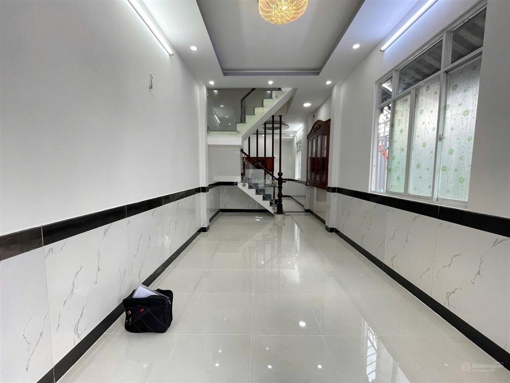 Nhà góc 2 mặt tiền  đường xe hơi lâm thị hố, quận 12 chỉ 4 tỷ 790