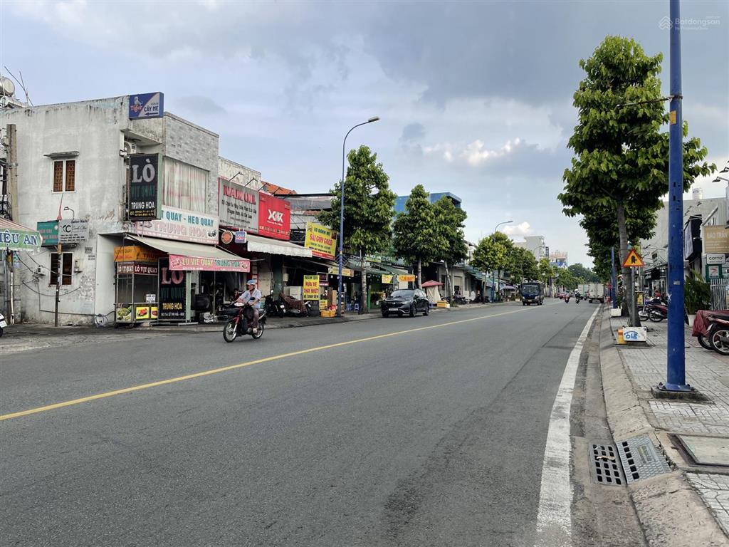 Bán lô đất 2000m2 góc 2mặt tiền đường lê thị hà, thị trấn hóc môn. 90 tỷ