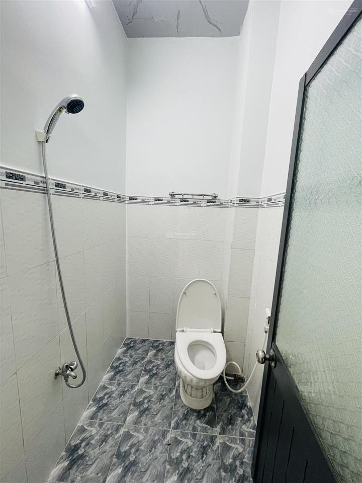 Nhà 1 lầu sau bến xe buýt hiệp thành, gần chợ, trường học siêu thị ngân hàng, thuận tiện đi lại