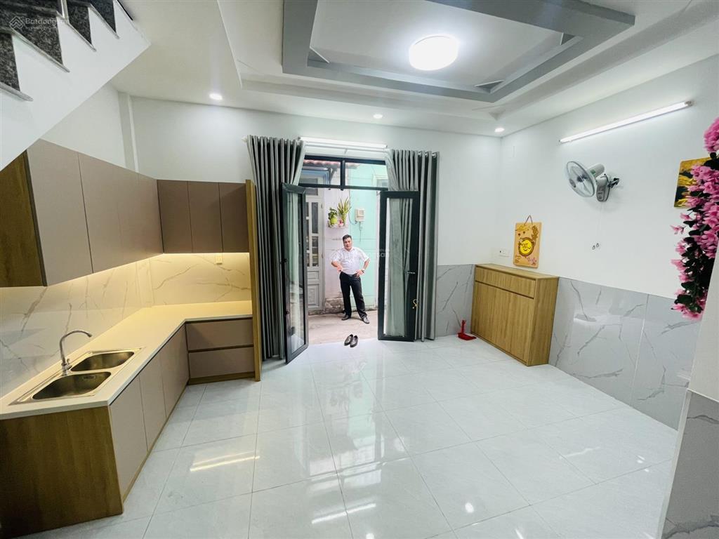 Nhà 1 lầu sau bến xe buýt hiệp thành, gần chợ, trường học siêu thị ngân hàng, thuận tiện đi lại
