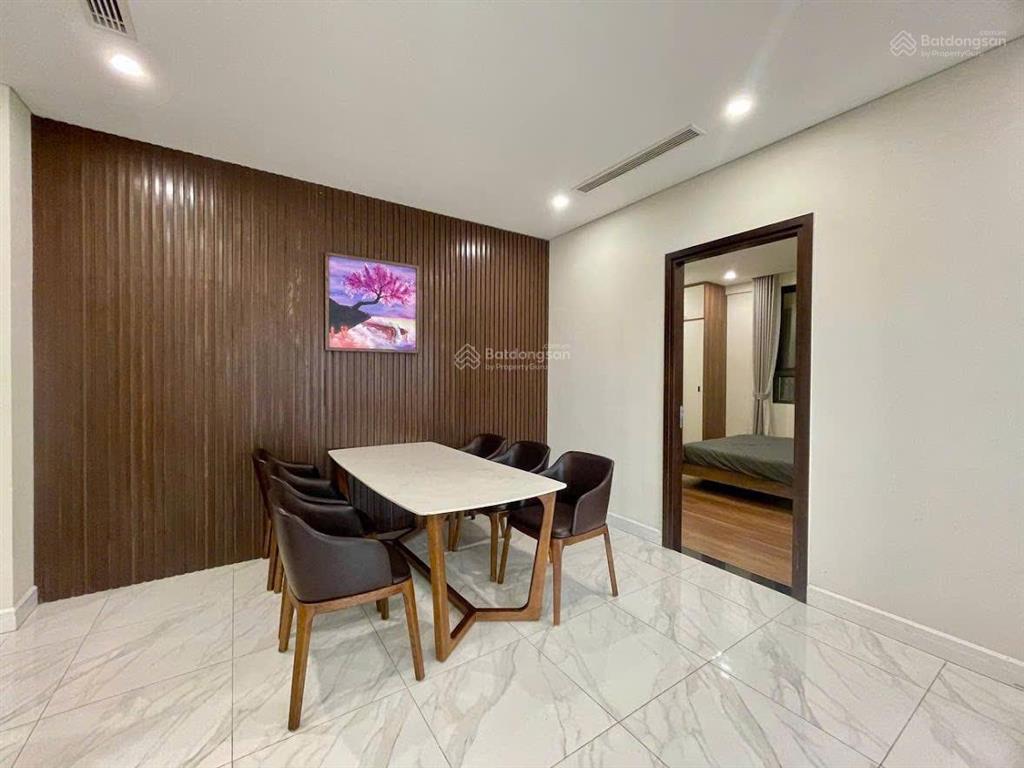Tôi cho thuê căn hộ 4 phòng ngủ, view trọn hồ tây, giá chỉ 45tr/tháng.  0383 654 ***