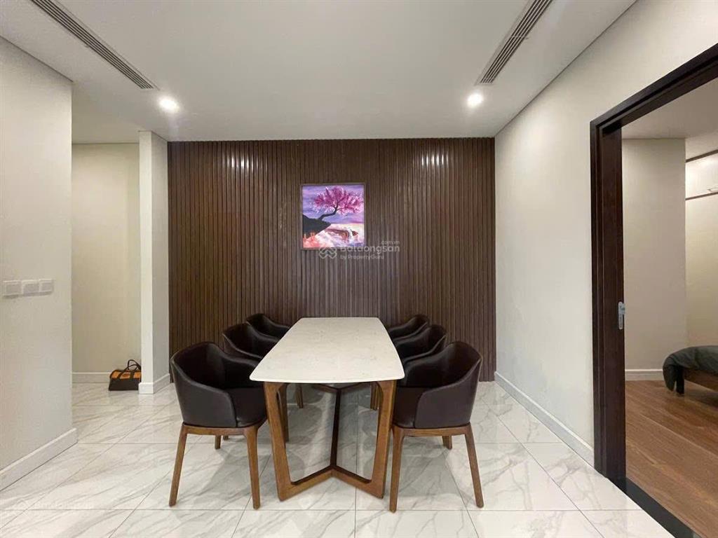 Tôi cho thuê căn hộ 4 phòng ngủ, view trọn hồ tây, giá chỉ 45tr/tháng.  0383 654 ***