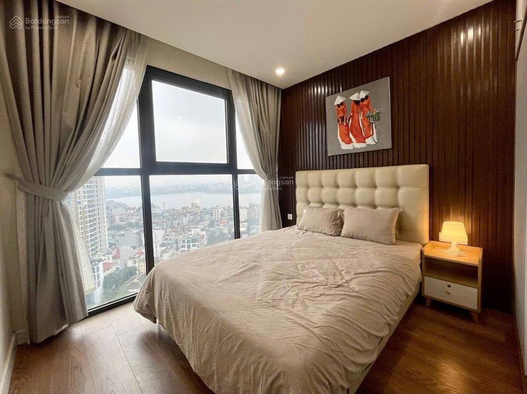 Tôi cho thuê căn hộ 4 phòng ngủ, view trọn hồ tây, giá chỉ 45tr/tháng.  0383 654 ***