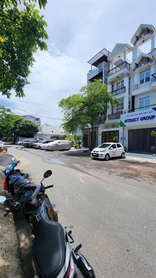 Cho thuê nhà nguyên căn sát bên khu đô thị vạn phúc city