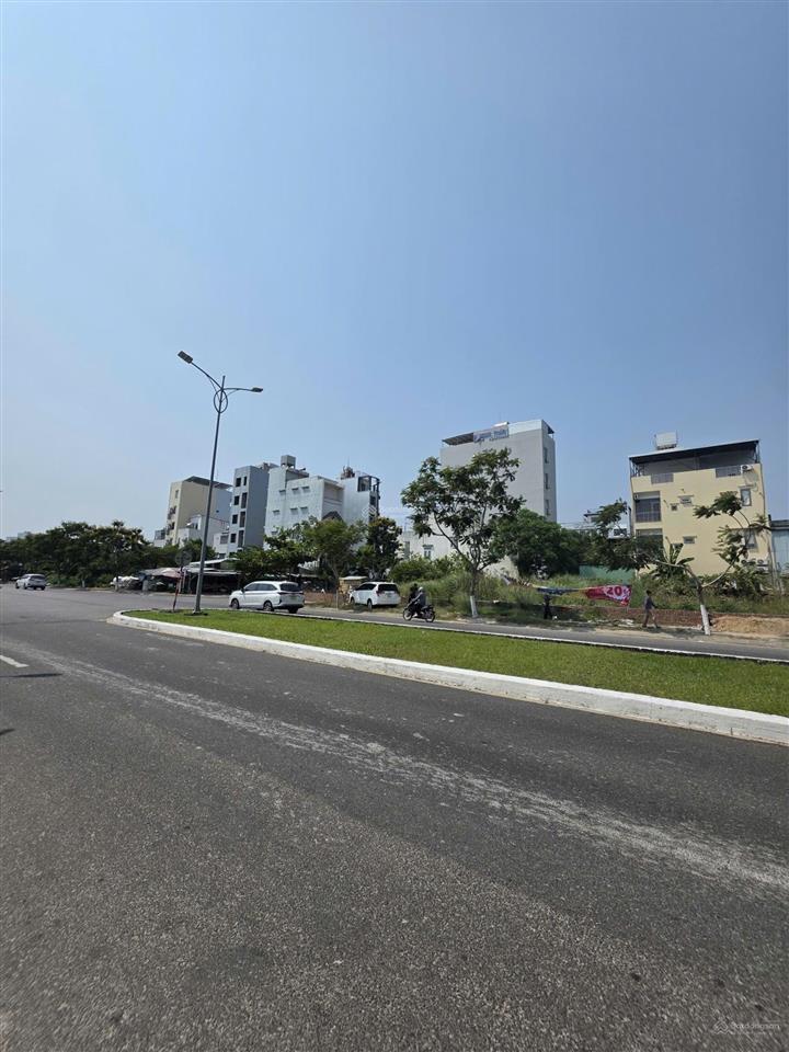Bán lô đất mt vương thừa vũ, dt 90m2 ngang 5m sát biển